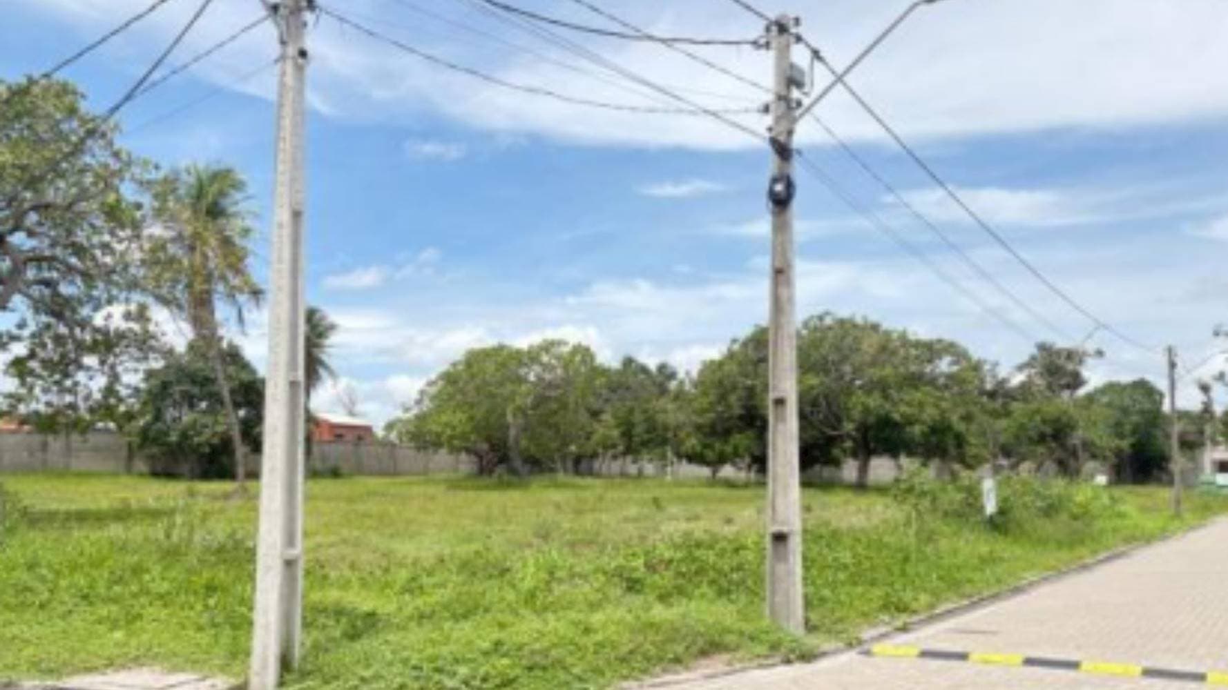 Foto 2 de 5: Terreno em leilão em Aquiraz - CE — Terreno no Loteamento "Reserva Terra Brasilis B" - Aquiraz/CE