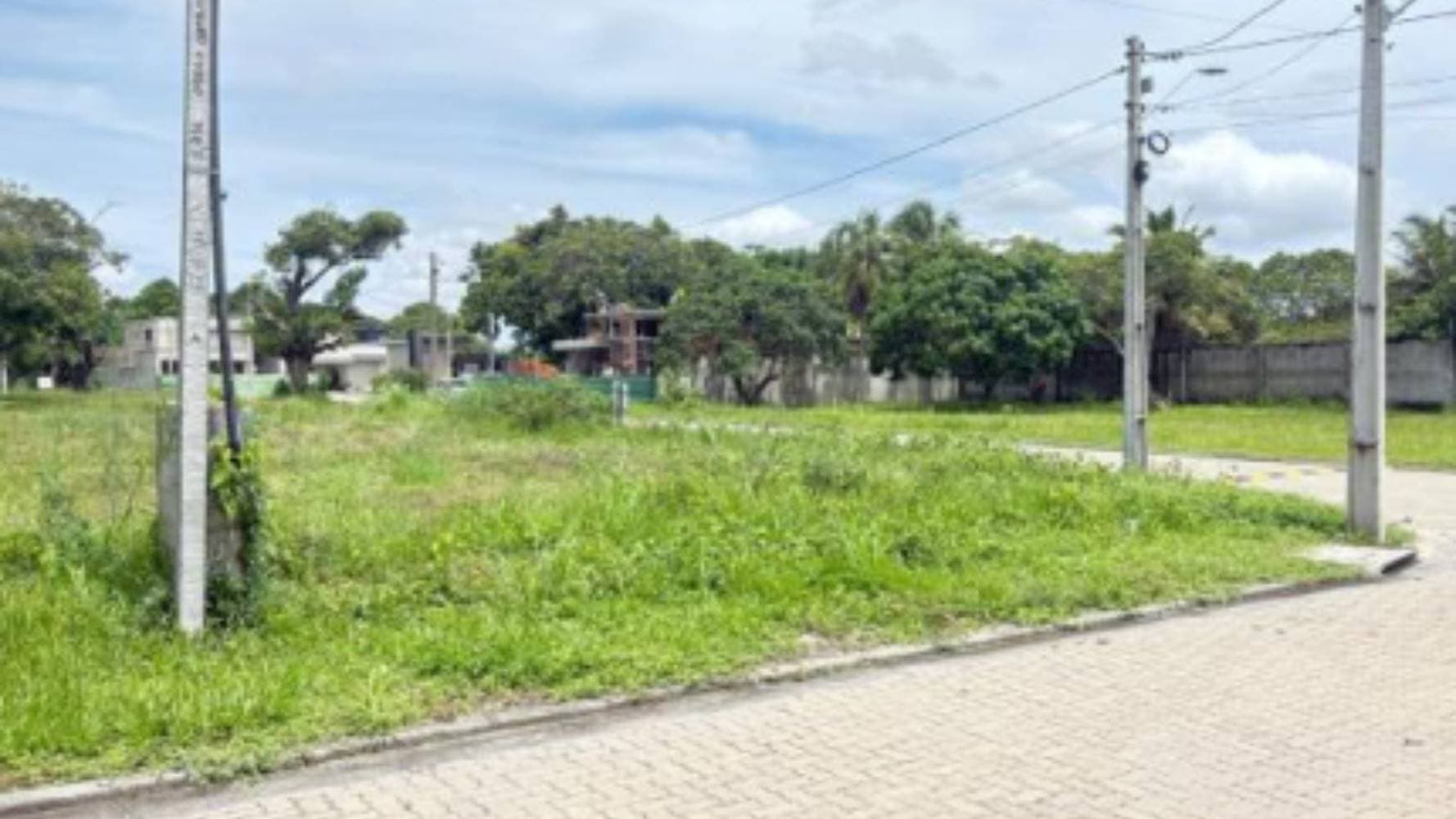 Foto 3 de 5: Terreno em leilão em Aquiraz - CE — Terreno no Loteamento "Reserva Terra Brasilis B" - Aquiraz/CE