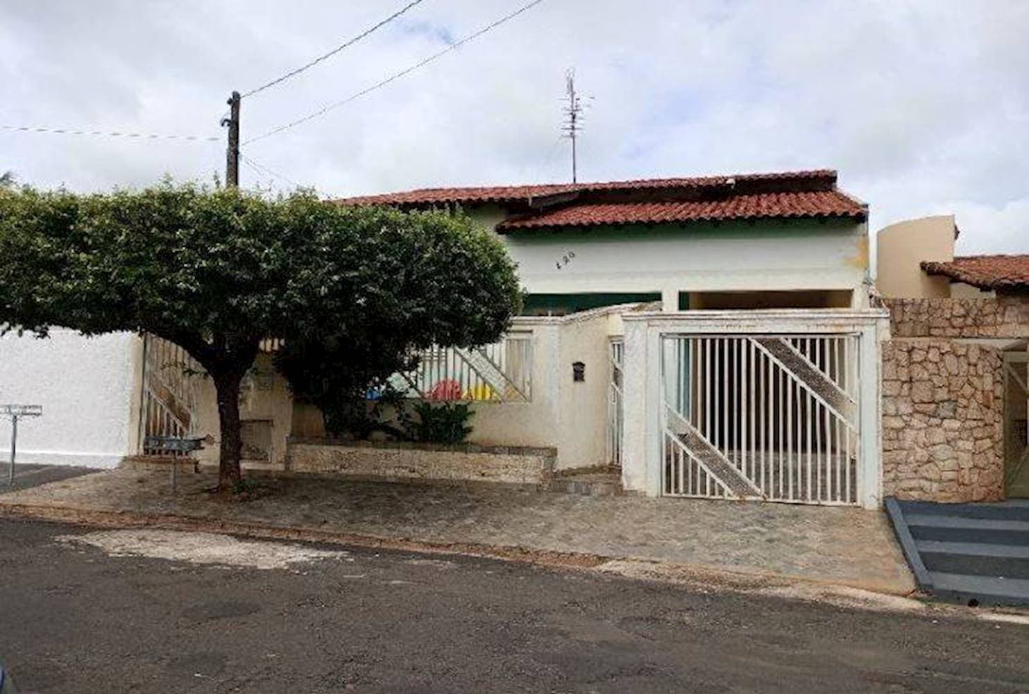 Foto 1 de 23: Casa em leilão em Fernandópolis - SP — Casa no Jardim Acapulco - Fernandópolis/SP