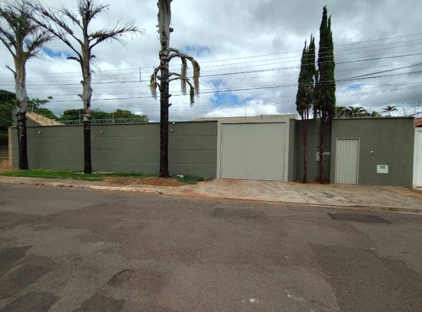 Foto 1 de 30: Casa em leilão em Campo Grande - MS — Casa, Padrão, 1 vaga(s) de garagem