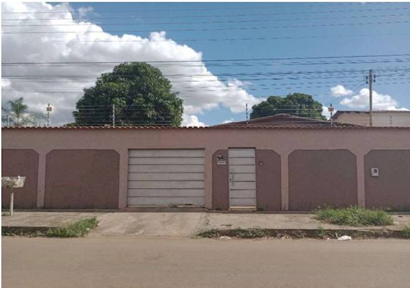 Foto 1 de 25: Casa em leilão em Anápolis - GO — Casa, Padrão, 1 vaga(s) de garagem