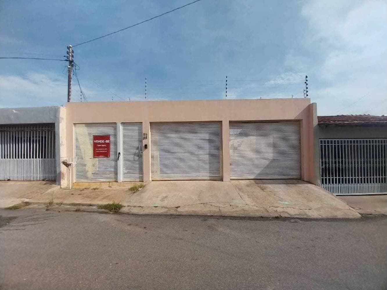 Foto 1 de 3: Casa em leilão em Várzea Grande - MT — Casa, Padrão, 3 vaga(s) de garagem