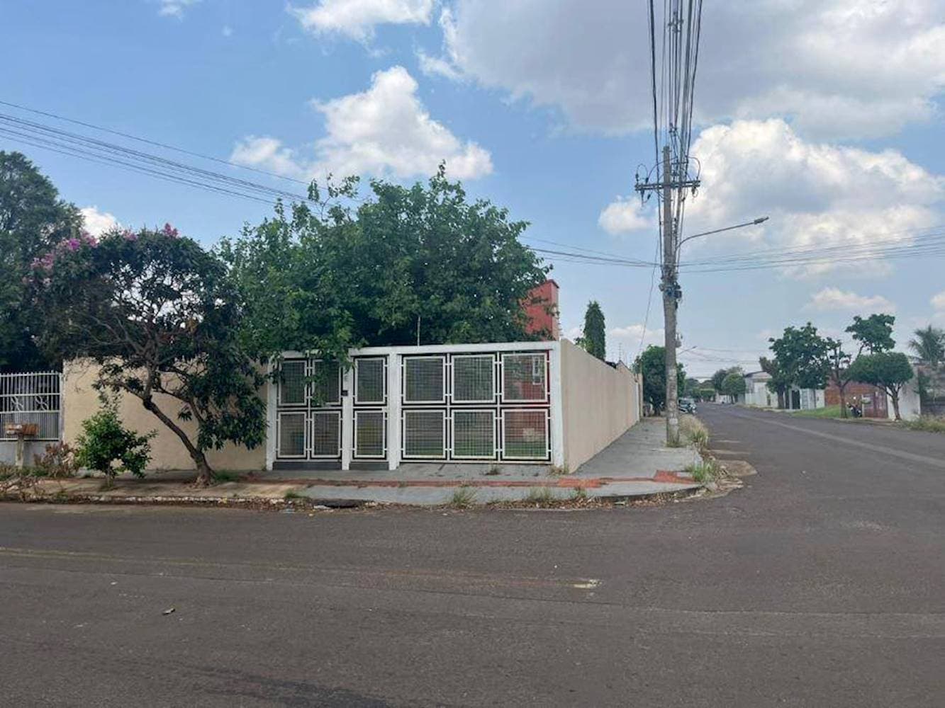 Foto 1 de 46: Casa em leilão em Campo Grande - MS — Casa, Padrão, 0 vaga(s) de garagem