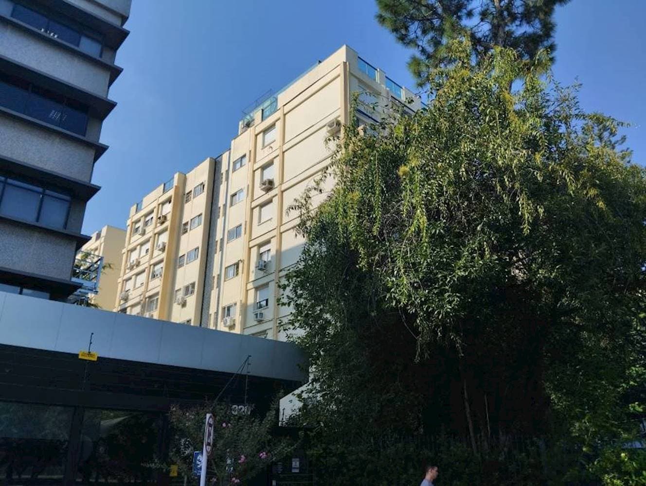Foto 3 de 34: Apartamento em leilão em Porto Alegre - RS — Apartamento, Padrão, 2 vaga(s) de garagem