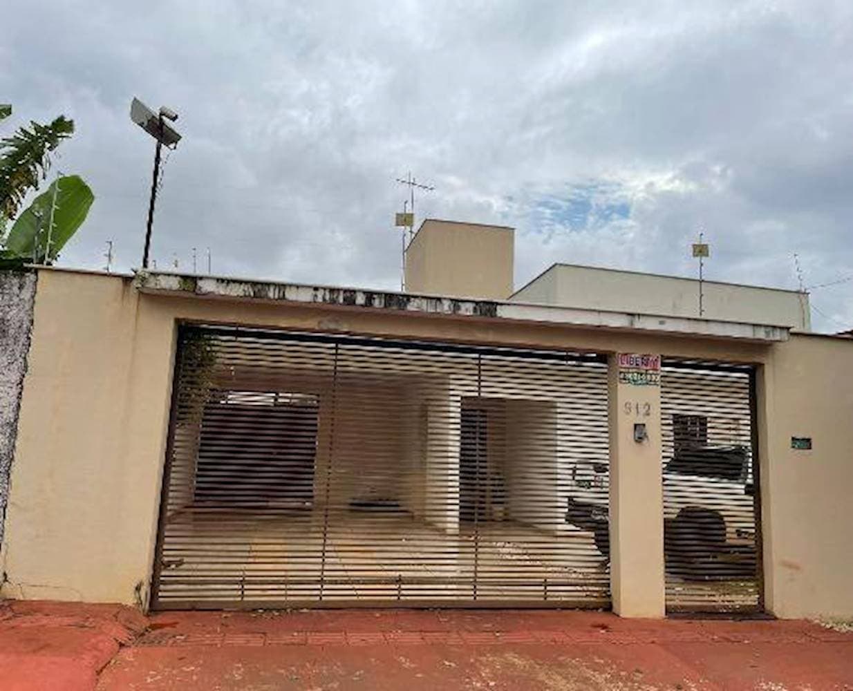 Foto 1 de 3: Casa em leilão em Londrina - PR — Casa, Padrão, 2 vaga(s) de garagem