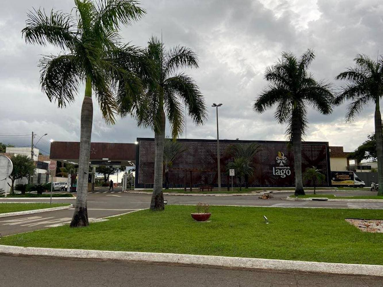 Foto 2 de 60: Casa em leilão em Goiânia - GO — Casa, Em condomínio, 1 vaga(s) de garagem