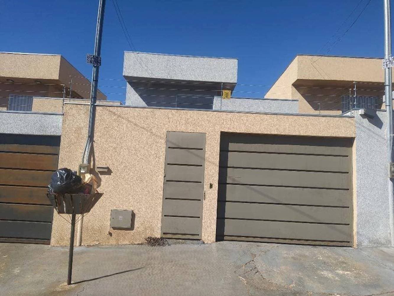 Foto 2 de 13: Casa em leilão em Anápolis - GO — Casa no Residencial Cerejeira Ii -  Etapa - Anápolis/GO