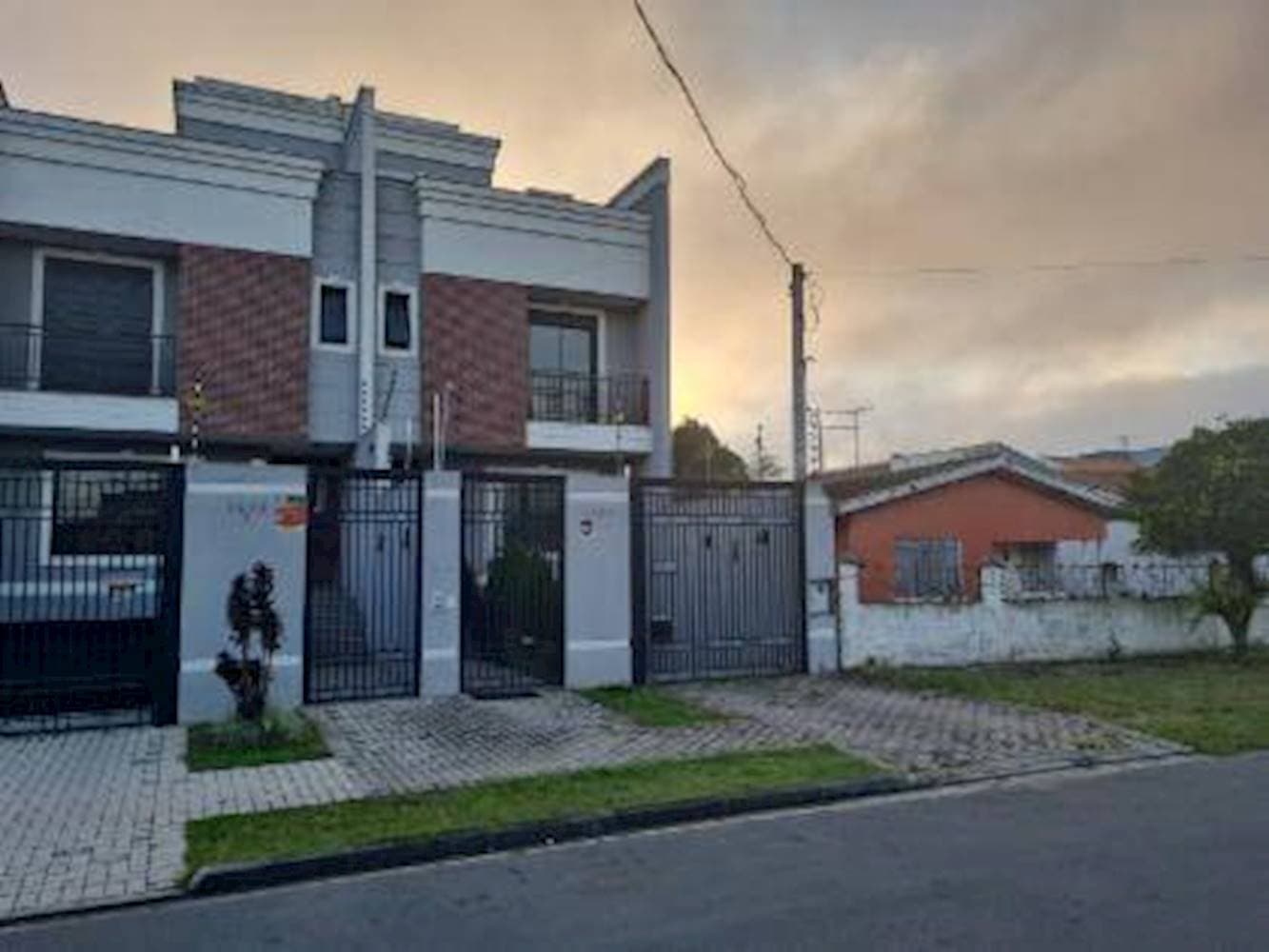 Foto 3 de 30: Casa em leilão em Curitiba - PR — Casa no "Condomínio Residencial England"  - Boqueirão - Curitiba/PR