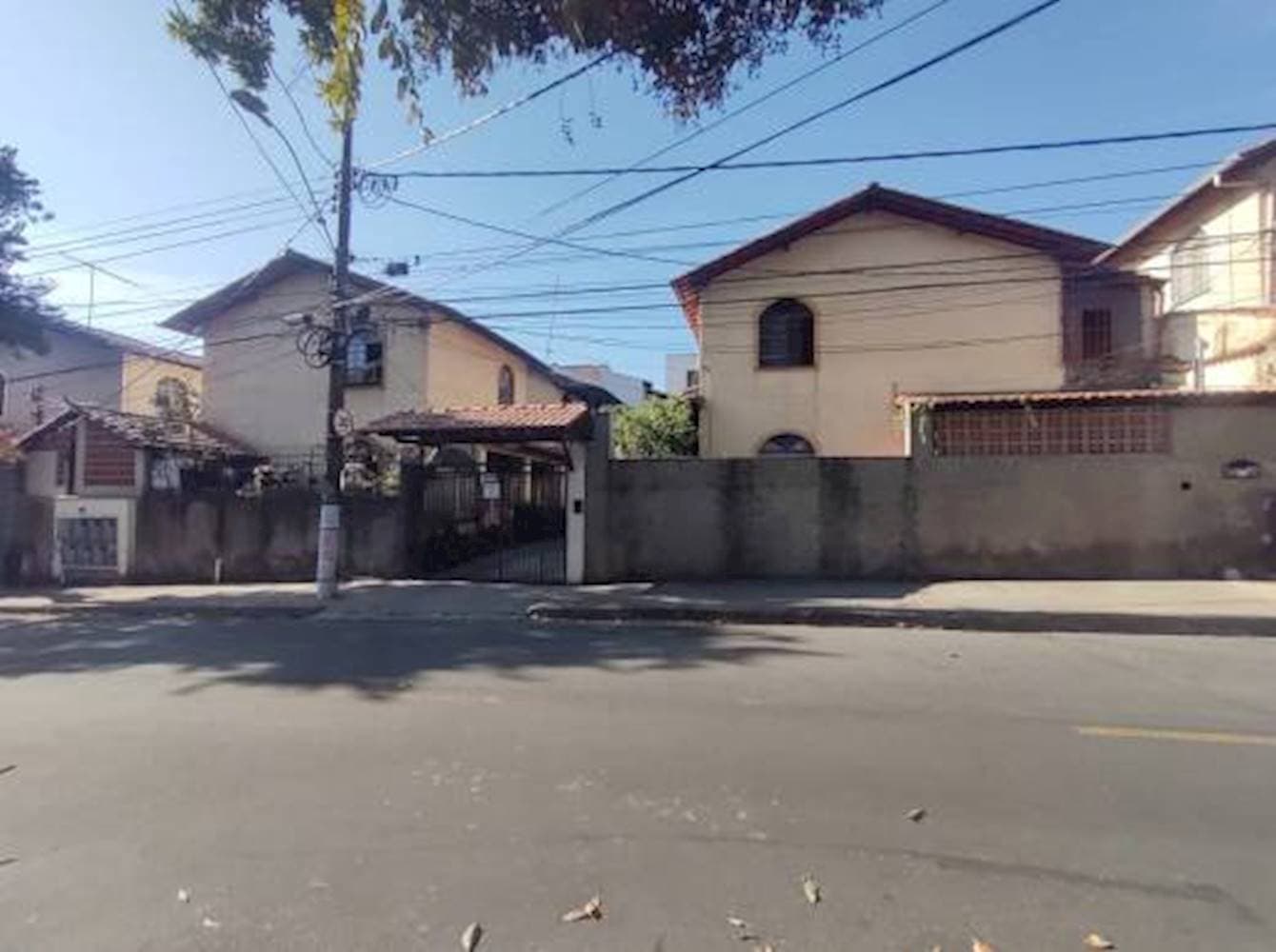 Foto 1 de 6: Casa em leilão em Belo Horizonte - MG — Casa no "Condominio Málaga" - Santa Amelia - Belo Horizonte/MG