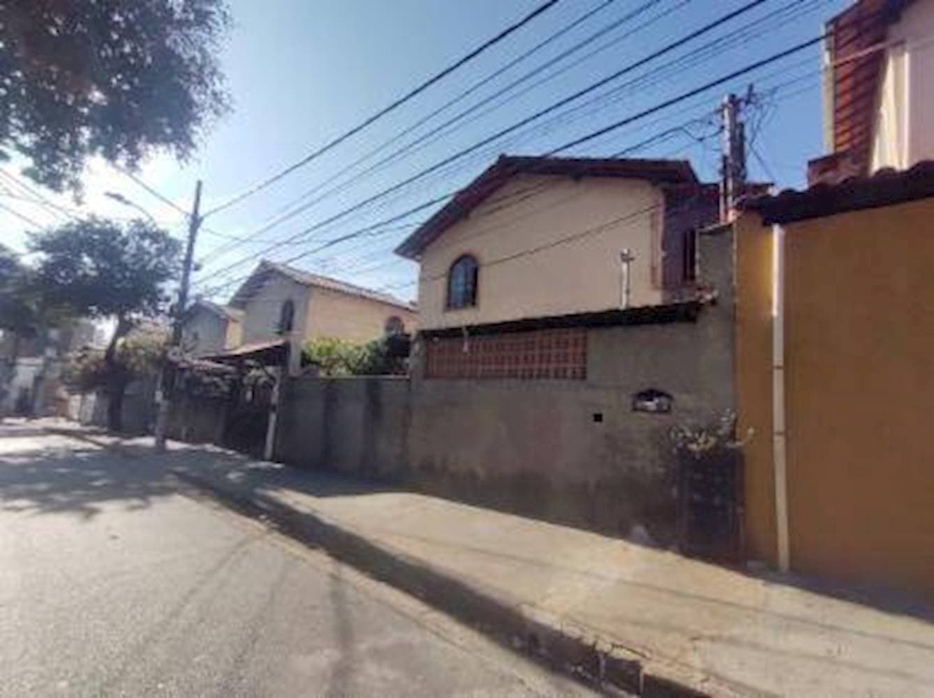 Foto 2 de 6: Casa em leilão em Belo Horizonte - MG — Casa no "Condominio Málaga" - Santa Amelia - Belo Horizonte/MG