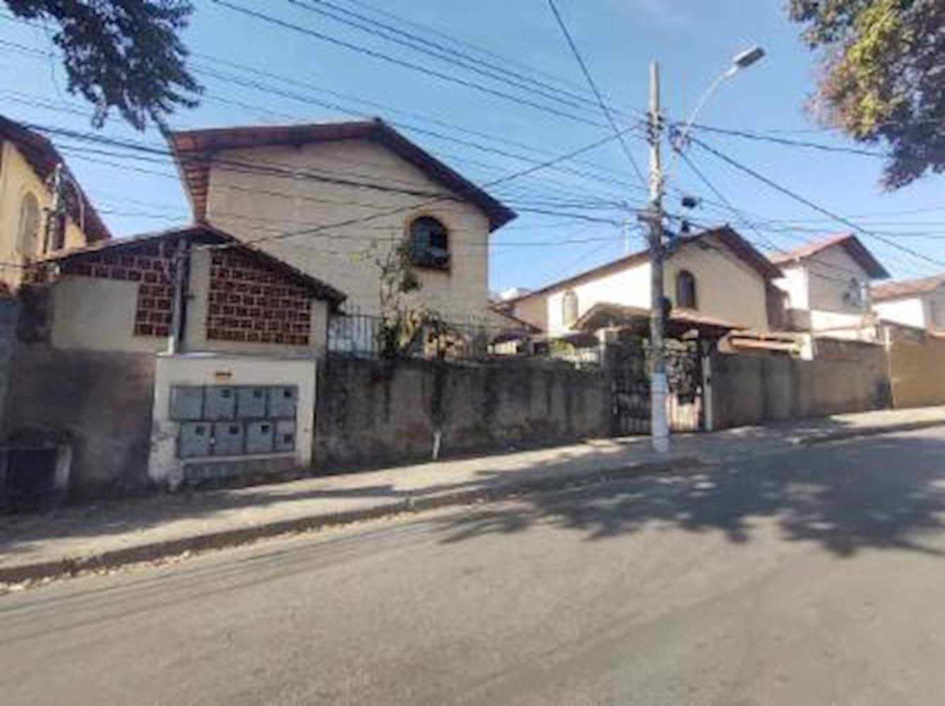 Foto 6 de 6: Casa em leilão em Belo Horizonte - MG — Casa no "Condominio Málaga" - Santa Amelia - Belo Horizonte/MG