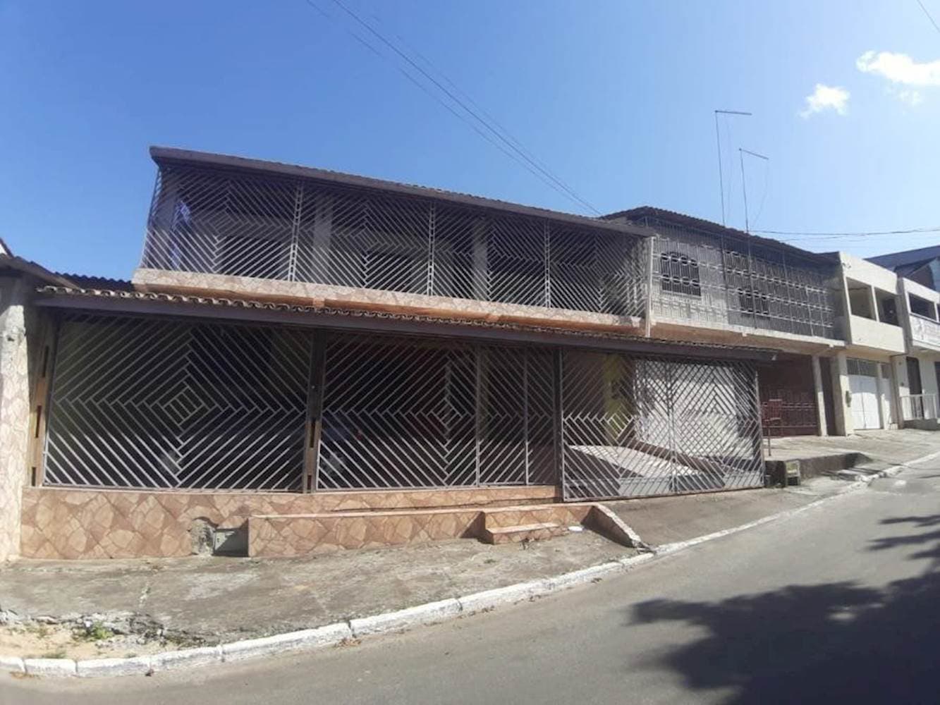 Foto 2 de 46: Casa em leilão em Camaçari - BA — Casa, Padrão, 1 vaga(s) de garagem
