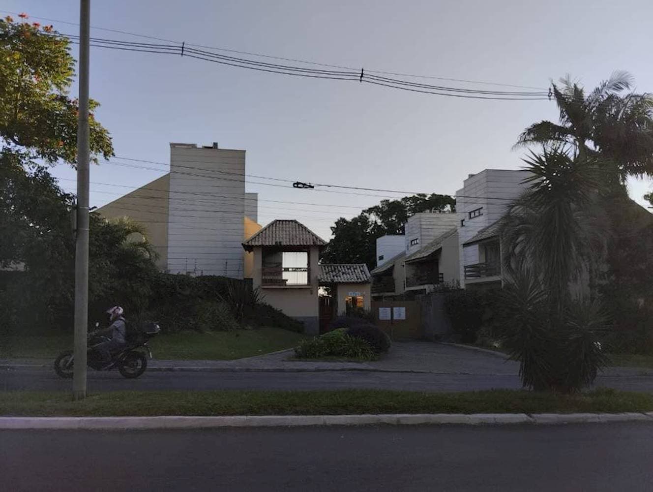Foto 1 de 34: Casa em leilão em Porto Alegre - RS — Casa, Em condomínio, 0 vaga(s) de garagem