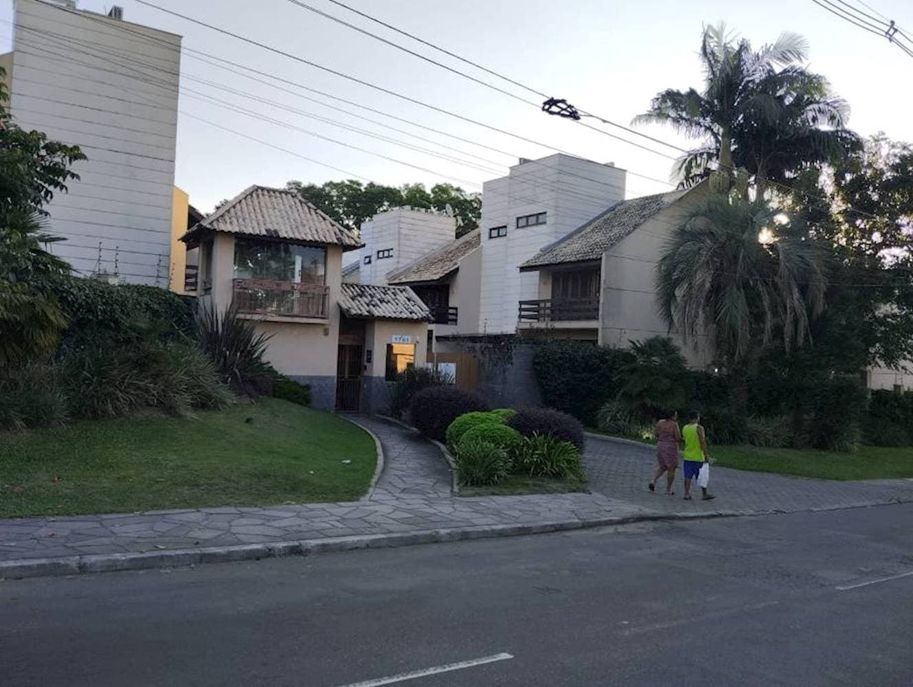 Foto 2 de 34: Casa em leilão em Porto Alegre - RS — Casa, Em condomínio, 0 vaga(s) de garagem