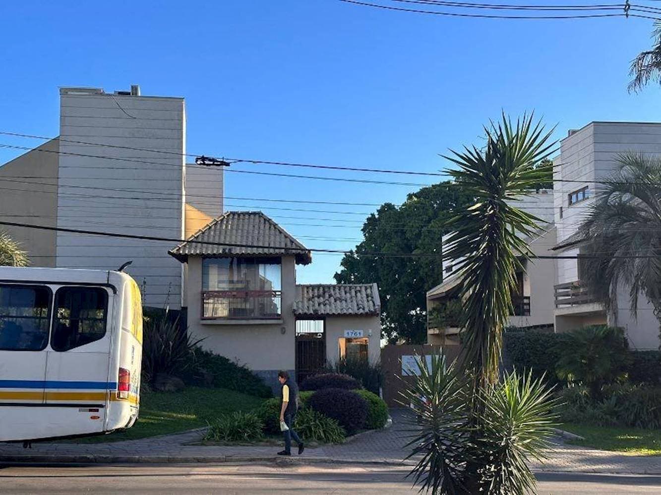 Foto 3 de 34: Casa em leilão em Porto Alegre - RS — Casa, Em condomínio, 0 vaga(s) de garagem