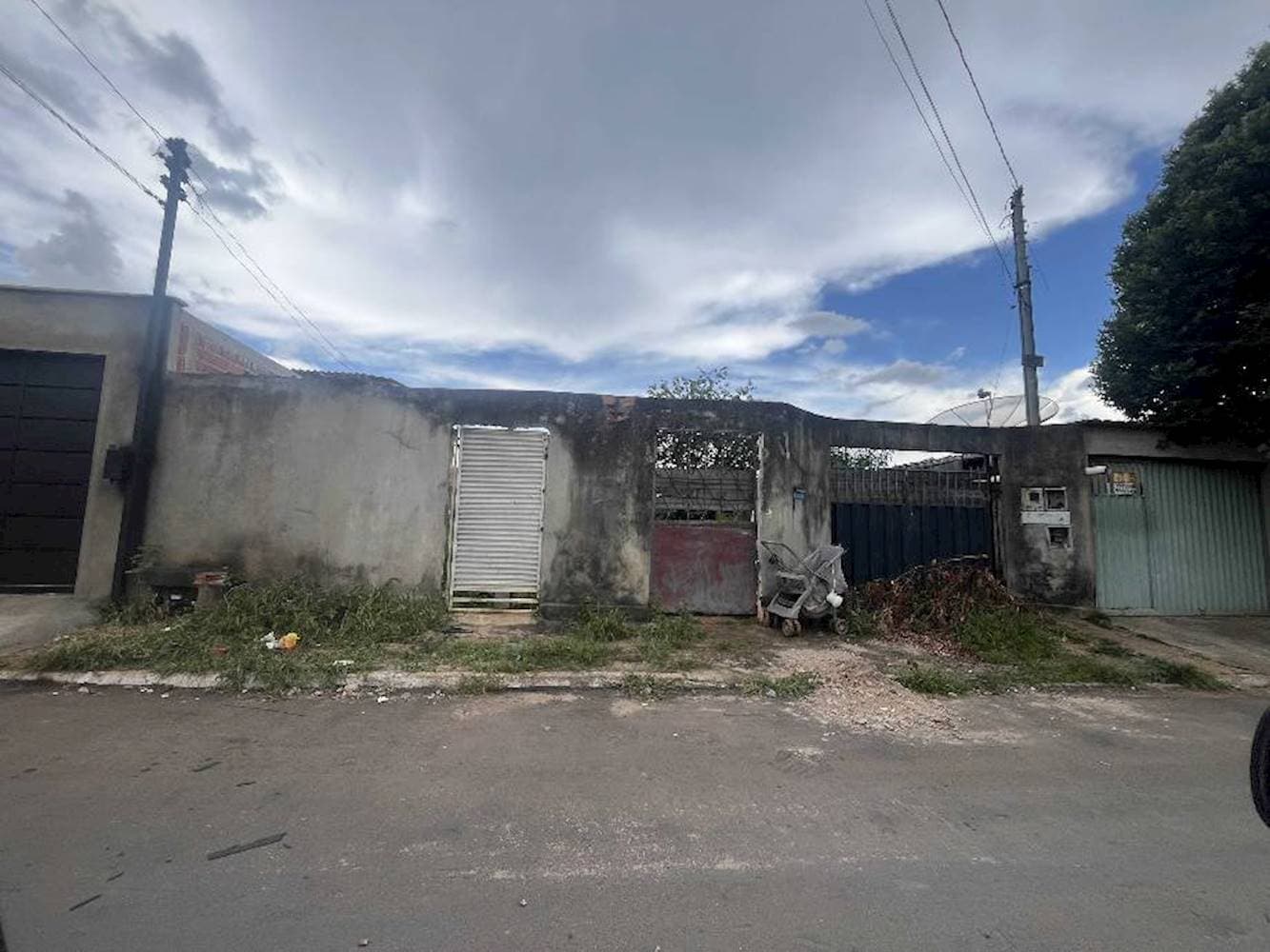 Foto 1 de 13: Casa em leilão em Goiânia - GO — Casa, Padrão, 2 vaga(s) de garagem