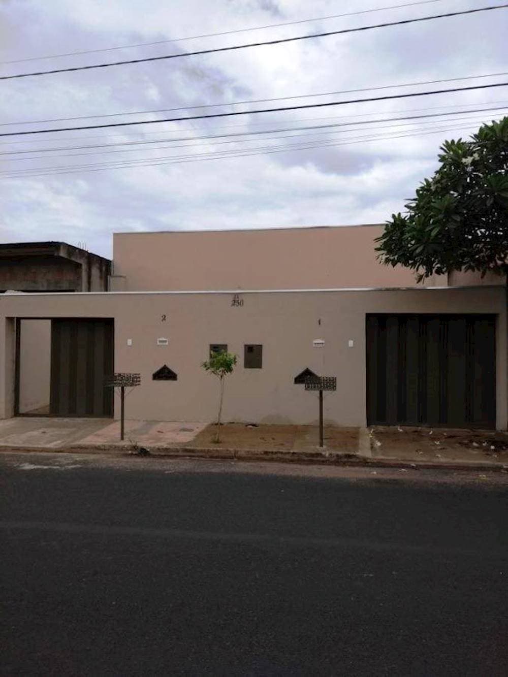 Foto 1 de 17: Casa em leilão em Uberlândia - MG — Casa, Em condomínio, 1 vaga(s) de garagem