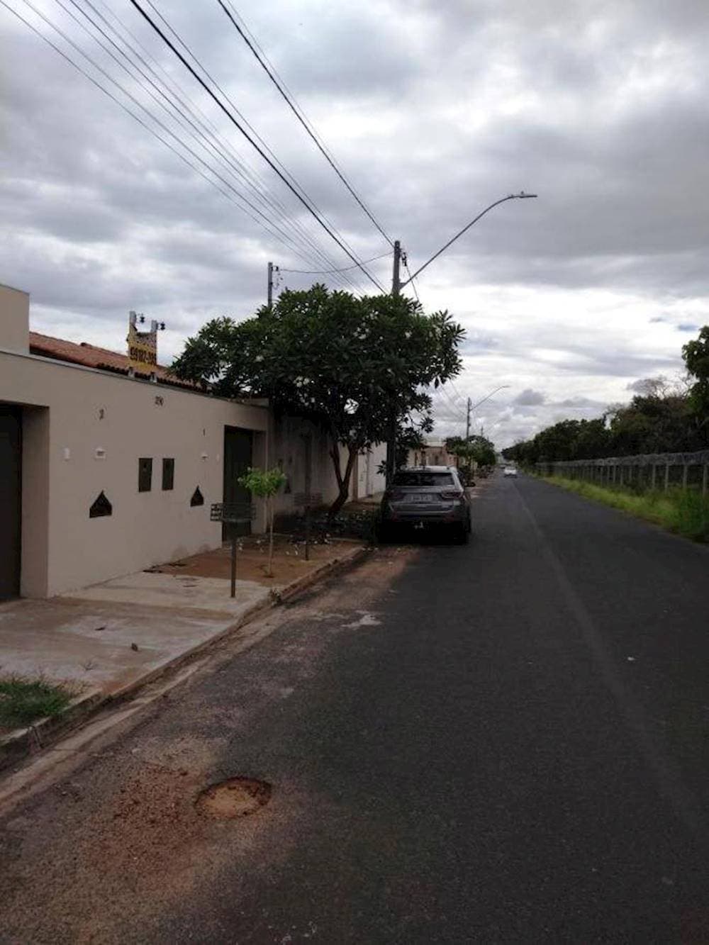 Foto 2 de 17: Casa em leilão em Uberlândia - MG — Casa, Em condomínio, 1 vaga(s) de garagem