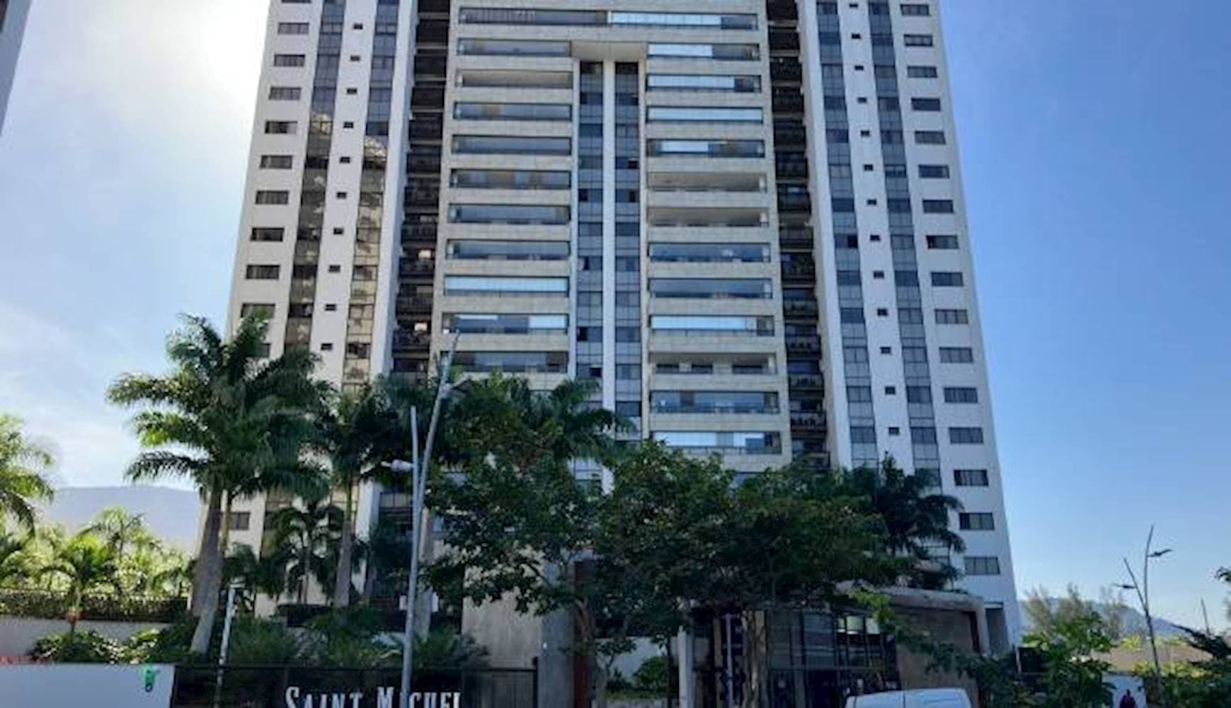 Foto 1 de 4: Apartamento em leilão em Rio de Janeiro - RJ — Apartamento no "Condomínio Saint Michel" em Camorim - Rio de Janeiro/RJ