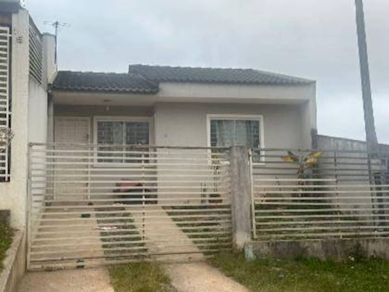 Foto 3 de 16: Casa em leilão em Colombo - PR — Casa de Condomínio em Embu - Colombo/PR