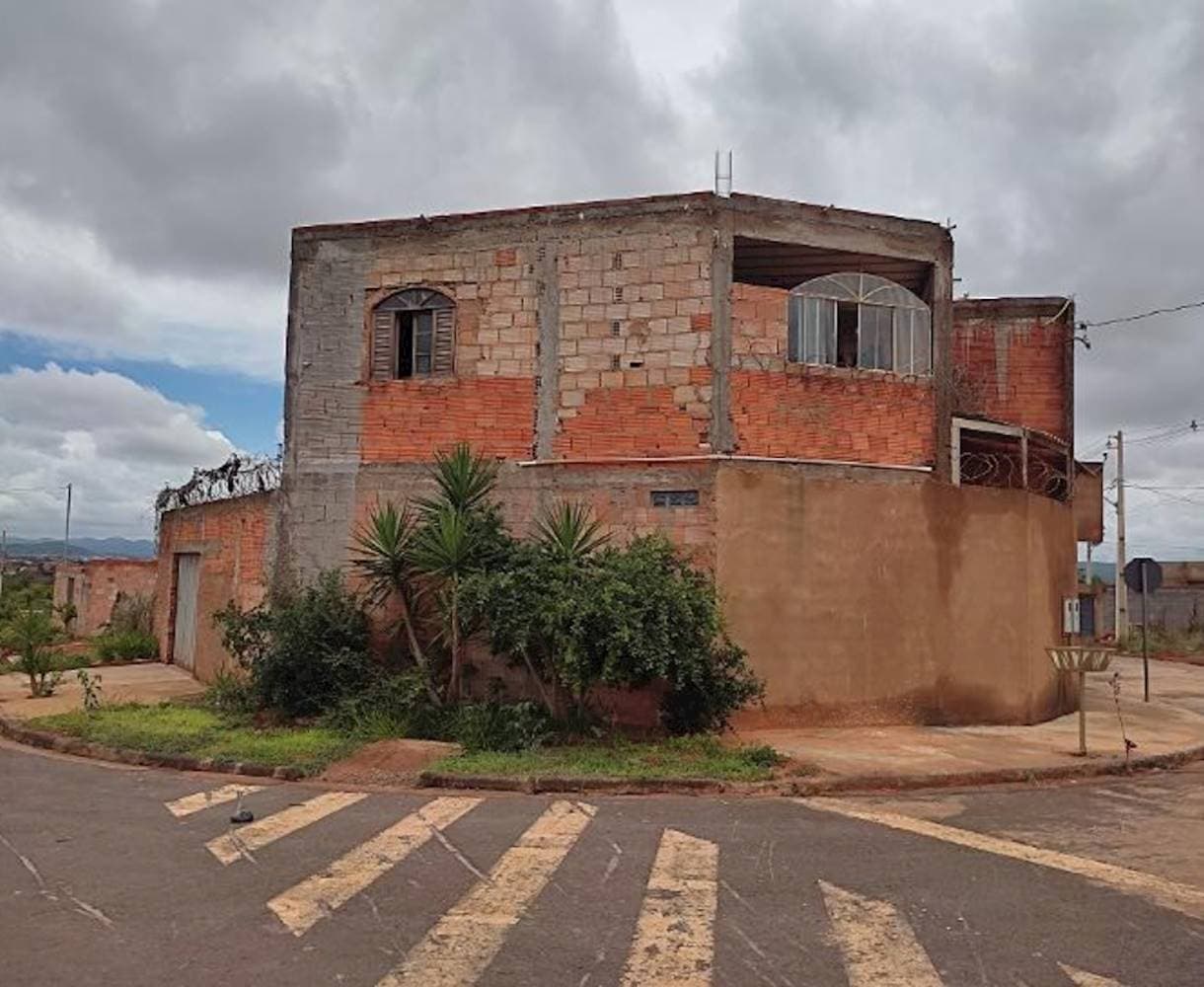 Foto 2 de 5: Casa em leilão em Montes Claros - MG — Casa em Terra Jardim - Montes Claros/MG