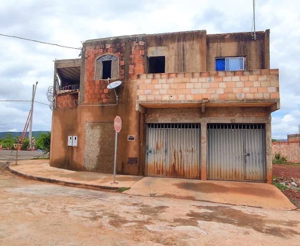 Foto 1 de 5: Casa em leilão em Montes Claros - MG — Casa em Terra Jardim - Montes Claros/MG