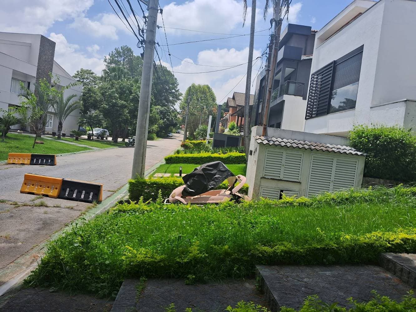 Foto 5 de 6: Casa em leilão em Santana de Parnaíba - SP — Casa no "Residencial 04" - Alphaville – Santana de Parnaíba/SP