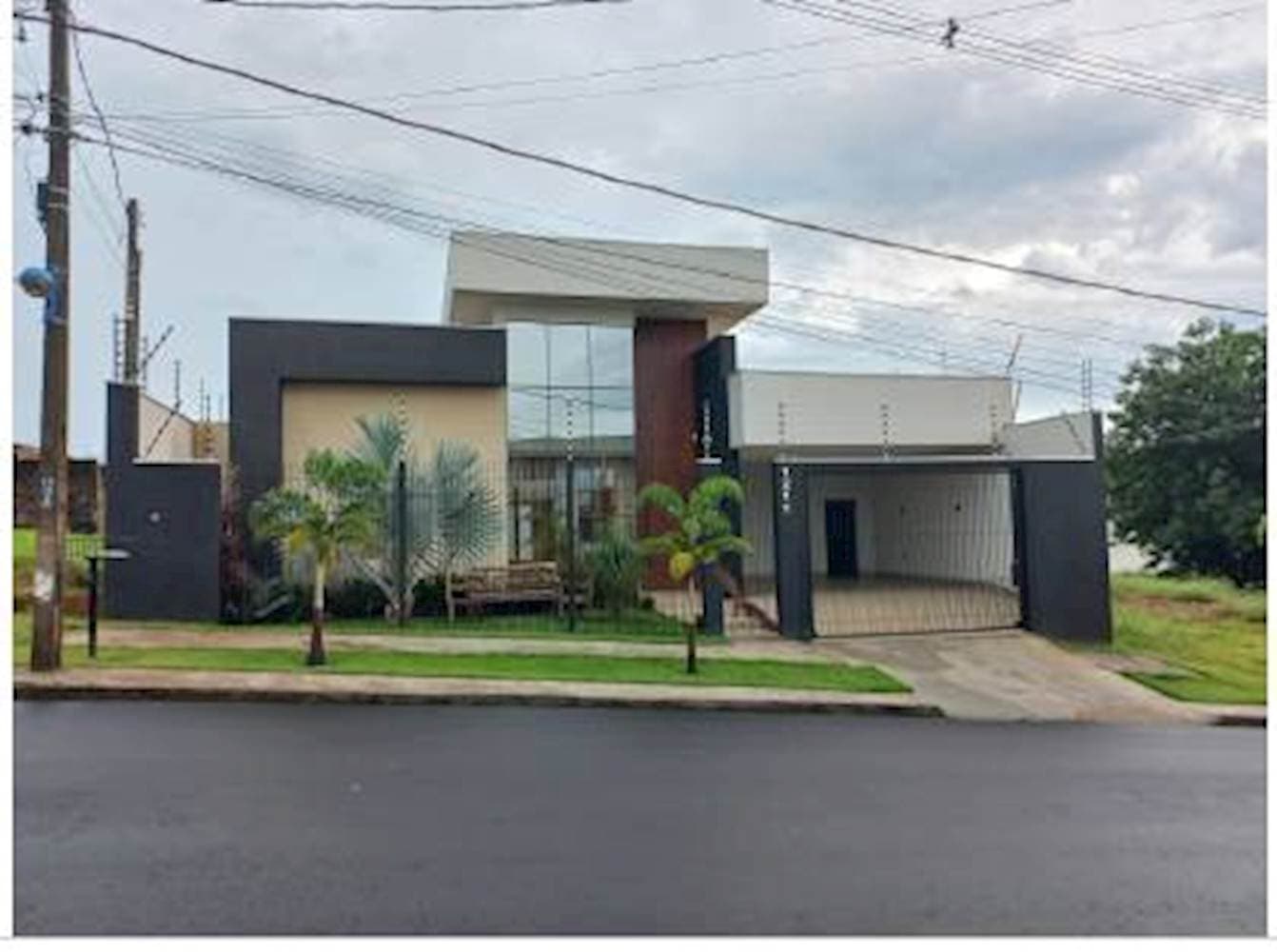 Foto 1 de 19: Casa em leilão em Maringá - PR — Casa, Padrão, 1 vaga(s) de garagem