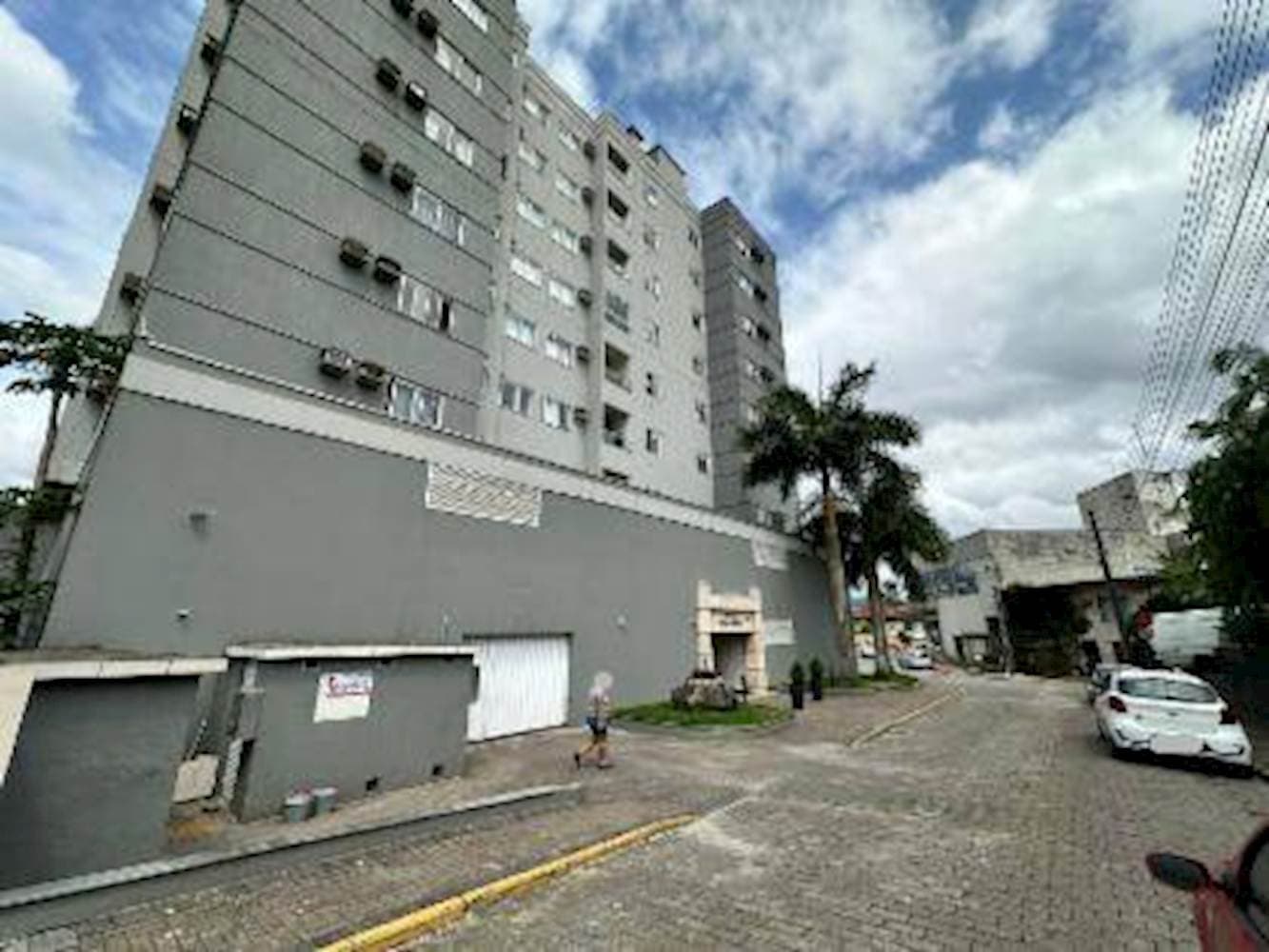 Foto 1 de 7: Apartamento em leilão em Indaial - SC — Apartamento, Padrão, 2 vaga(s) de garagem