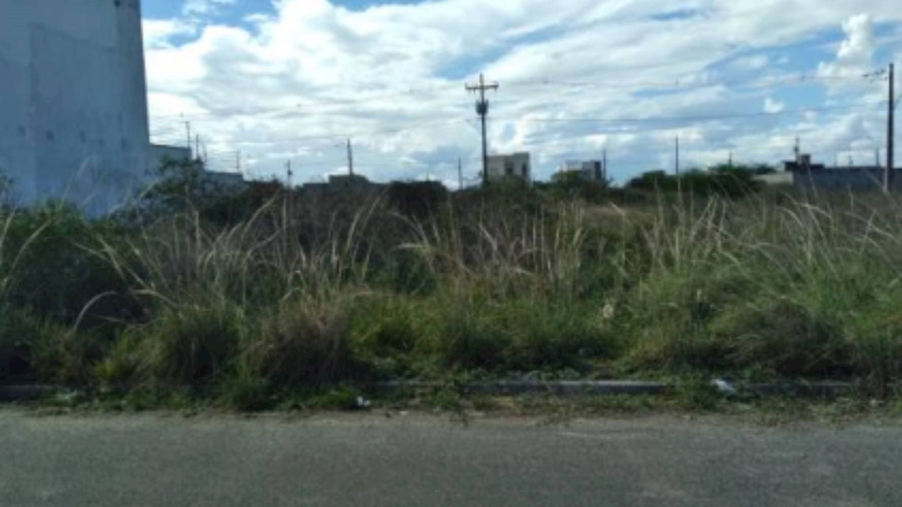 Foto 1 de 6: Terreno em leilão em Feira de Santana - BA — Terreno no Loteamento Vivari Feira de Santana - Feira de Santana BA