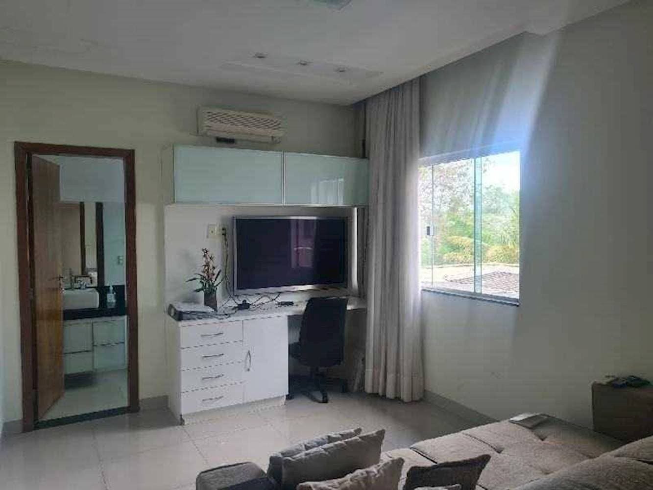 Foto 8 de 60: Casa em leilão em Goiânia - GO — Casa no "Condomínio Do Lago" - Goiânia/GO