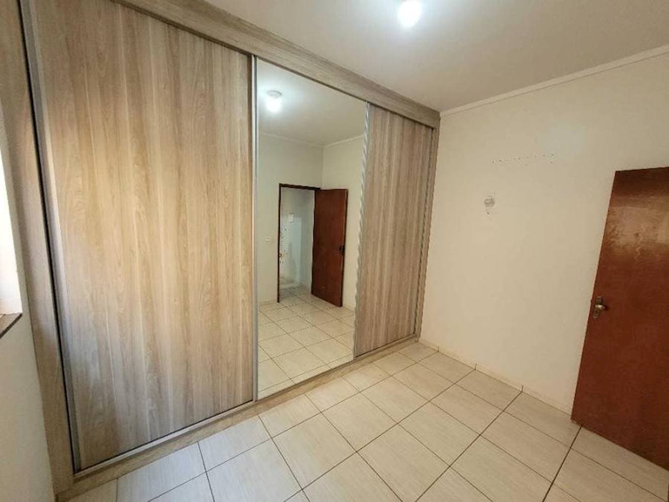 Foto 19 de 38: Casa em leilão em Santa Helena de Goiás - GO — Casa no Parque Residencial Isaura em Santa Helena De Goiás/GO