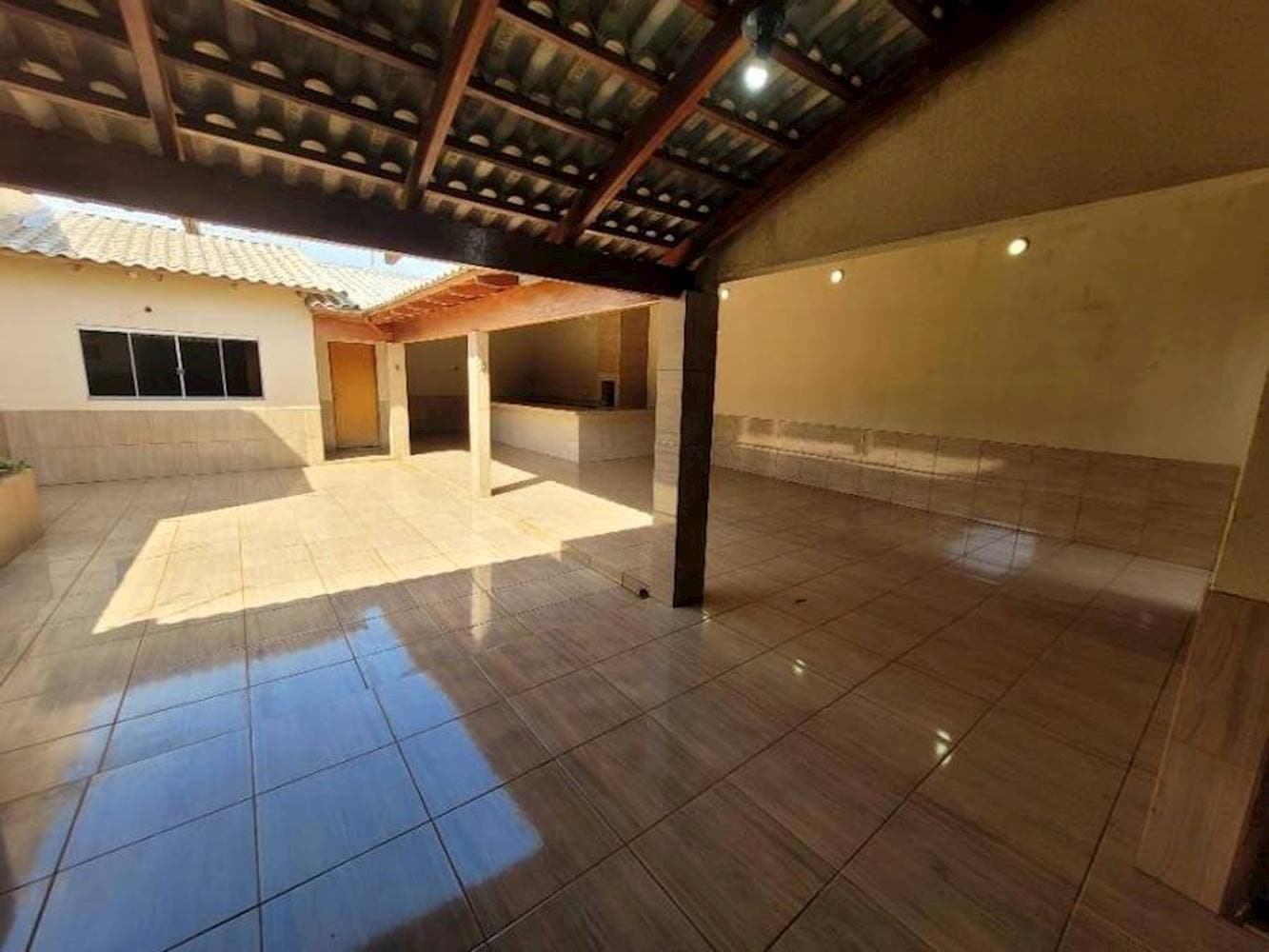Foto 32 de 38: Casa em leilão em Santa Helena de Goiás - GO — Casa no Parque Residencial Isaura em Santa Helena De Goiás/GO
