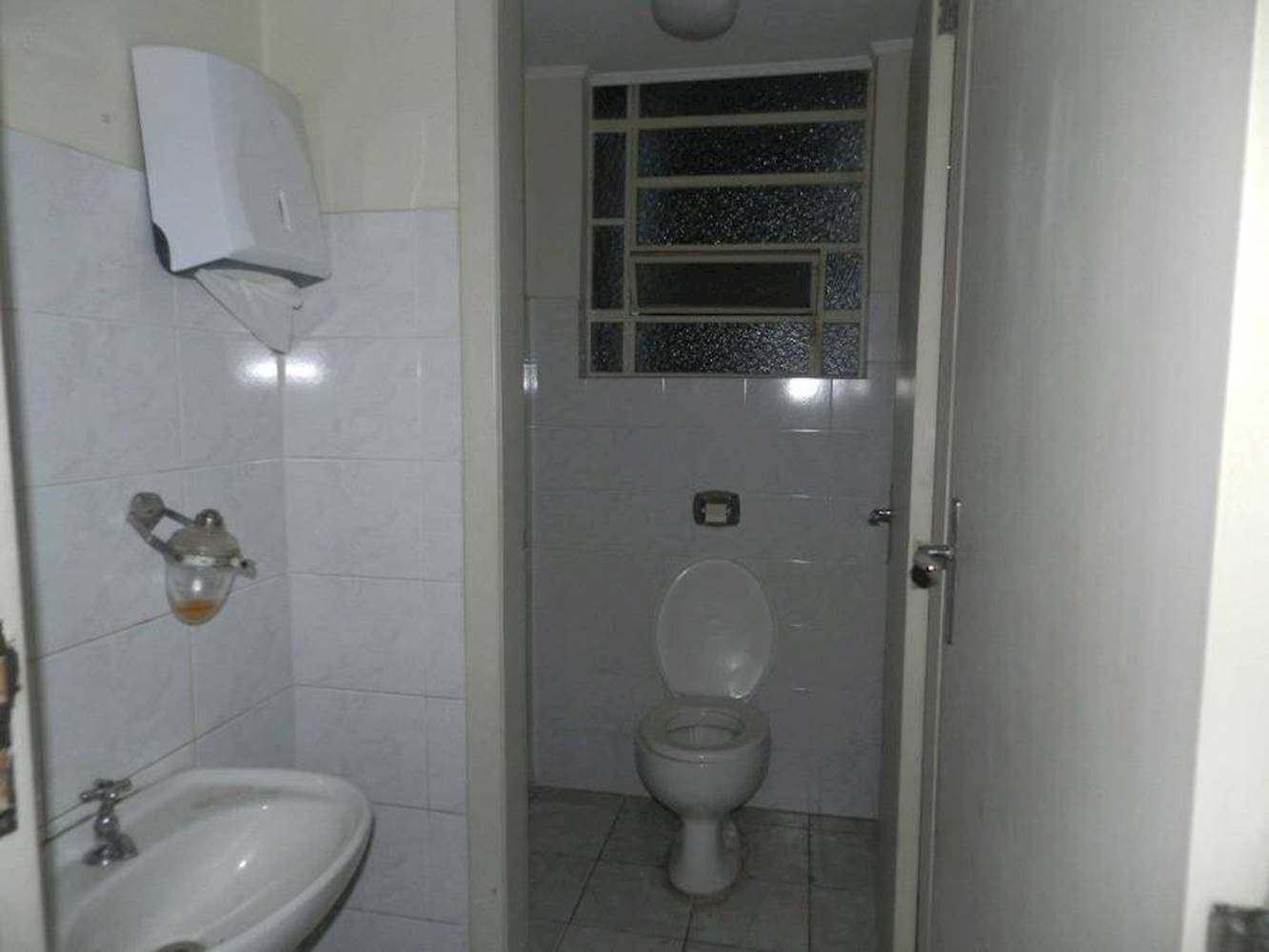 Foto 15 de 28: Comercial em leilão em Porto Alegre - RS — Sala comercial em Independência - Porto Alegre/RS