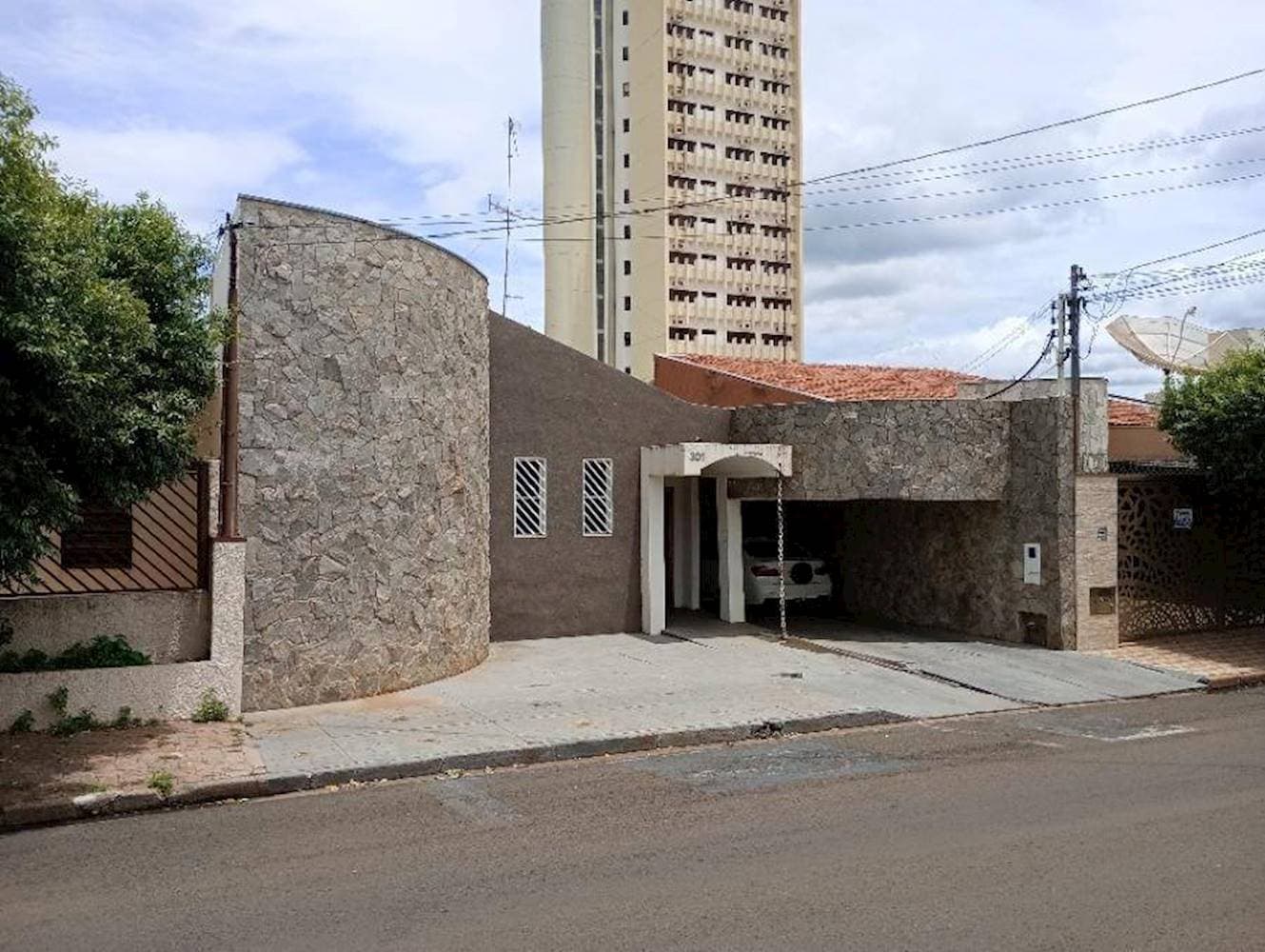 Foto 1 de 31: Casa em leilão em Fernandópolis - SP — Casa no Jardim Santa Helena em Fernandópolis/SP