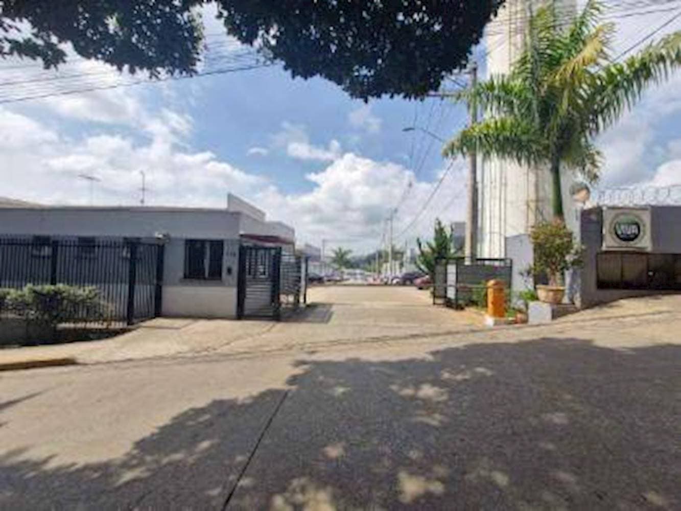 Foto 1 de 14: Casa em leilão em Cotia - SP — Casa em Condomínio na Água Espraiada (Caucaia Do Alto) - Cotia/SP