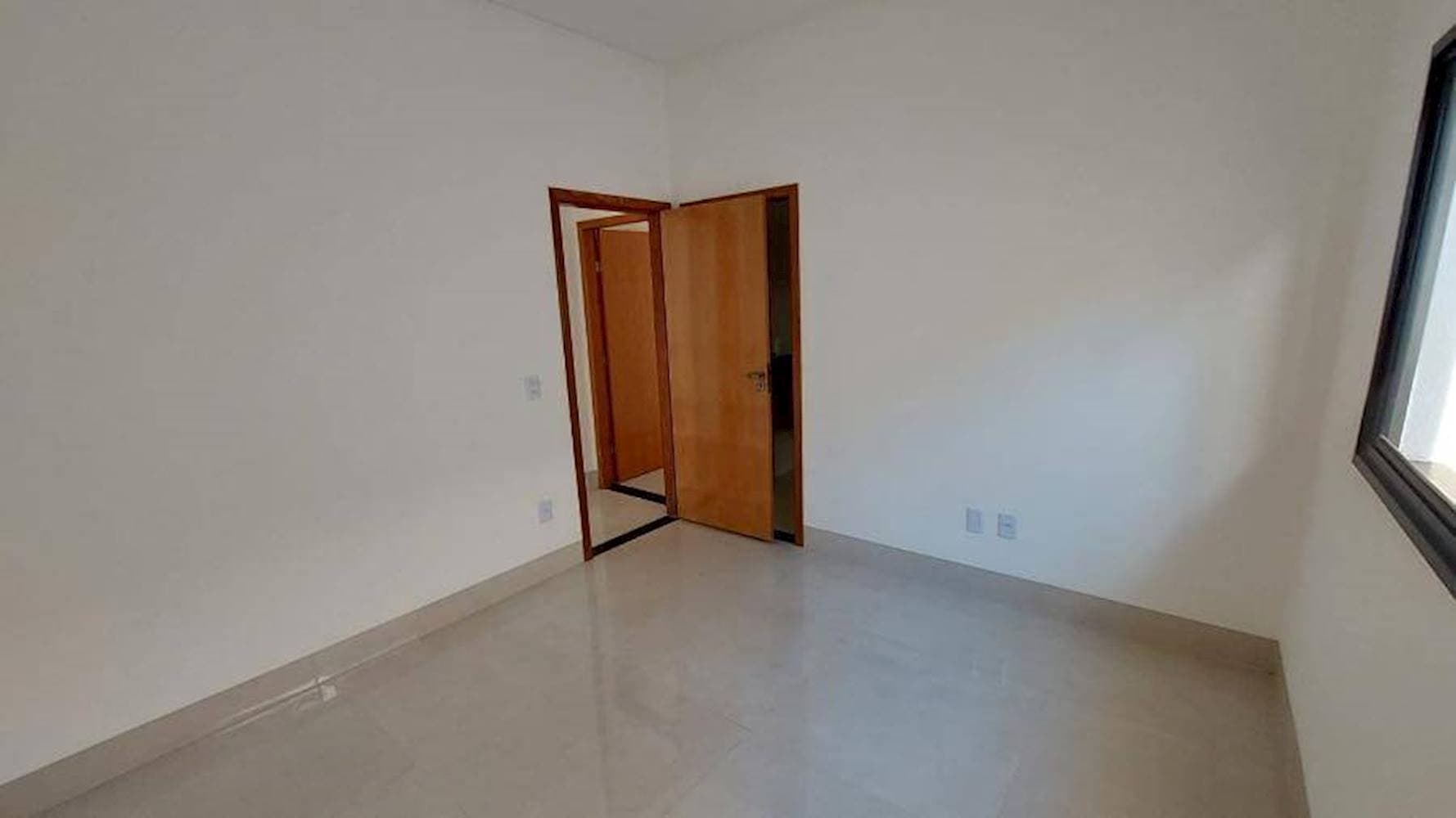 Foto 12 de 17: Casa em leilão em Trindade - GO — Casa no Jardim Primavera - Trindade/GO