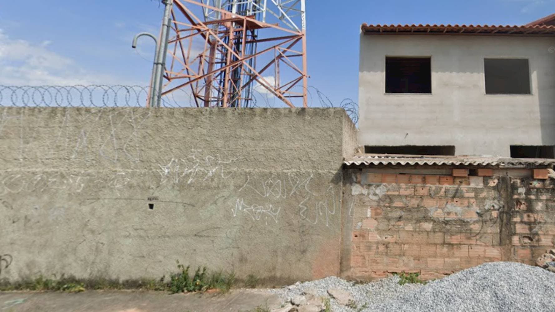 Foto 1 de 5: Casa em leilão em Betim - MG — Casa no Bairro Senhora das Graças - Betim/MG