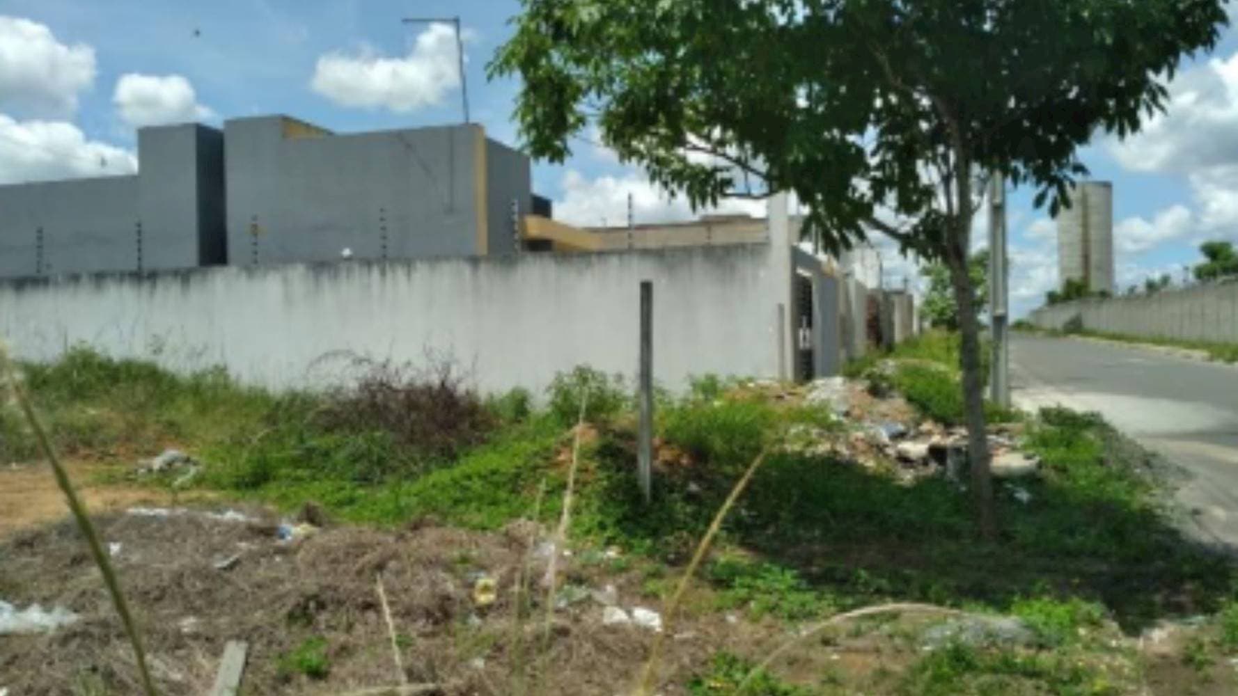 Foto 3 de 5: Terreno em leilão em Feira de Santana - BA — Terreno no Loteamento Vivari Feira de Santana - Registro - Feira de Santana/BA