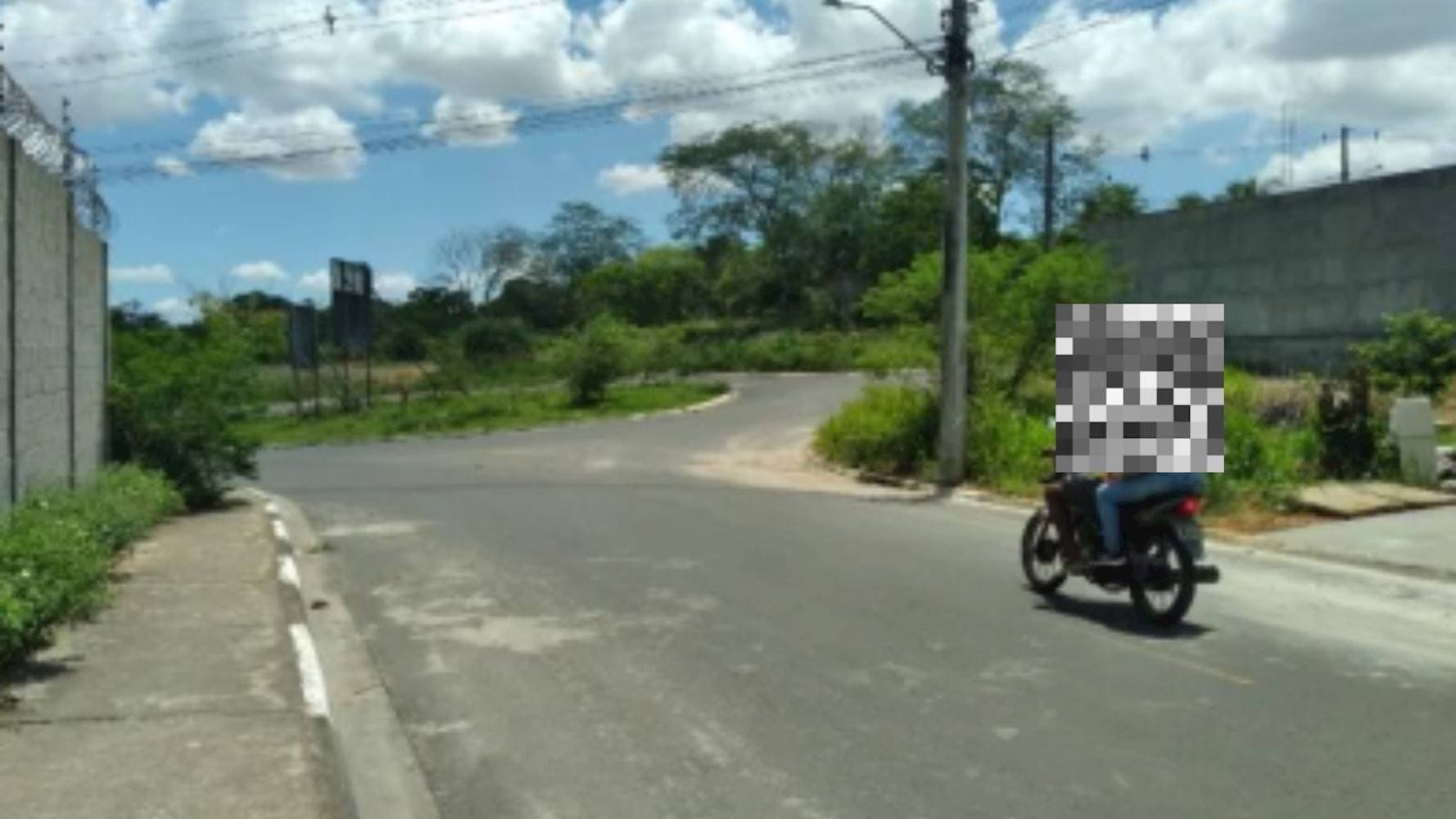 Foto 4 de 5: Terreno em leilão em Feira de Santana - BA — Terreno no Loteamento Vivari Feira de Santana - Registro - Feira de Santana/BA