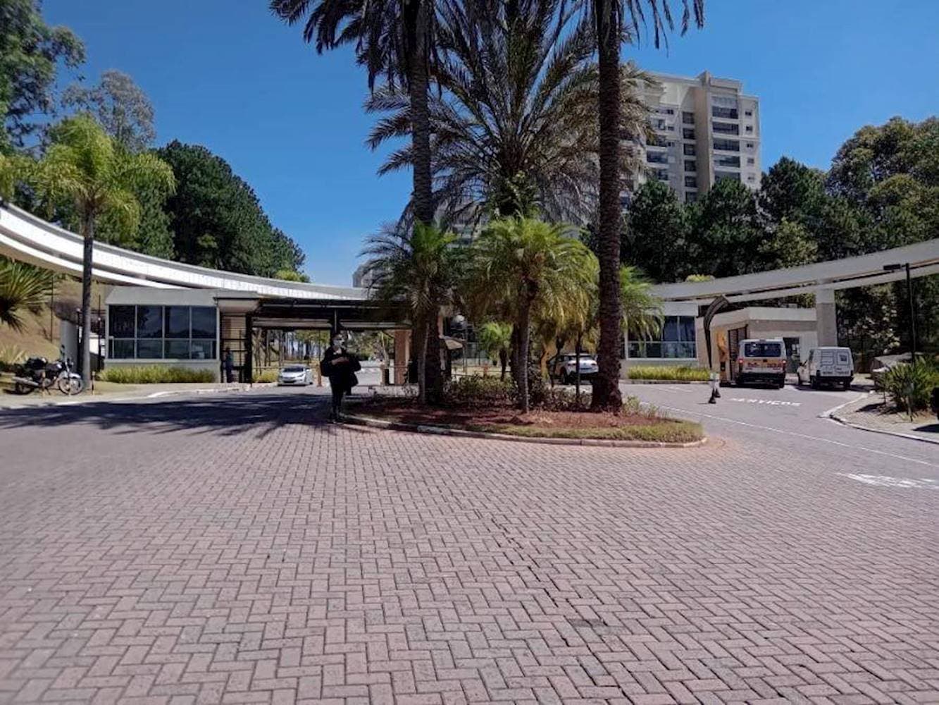 Foto 1 de 16: Apartamento em leilão em Santana de Parnaíba - SP — Apartamento em Alphaville - Santana de Parnaíba/SP