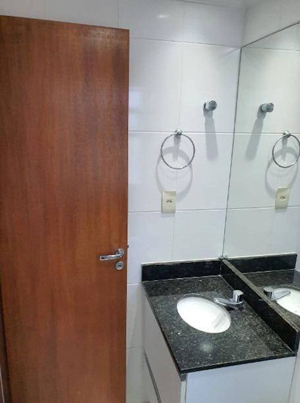 Foto 17 de 20: Apartamento em leilão em Lauro de Freitas - BA — Apartamento em Pitangueiras - Lauro de Freitas/BA