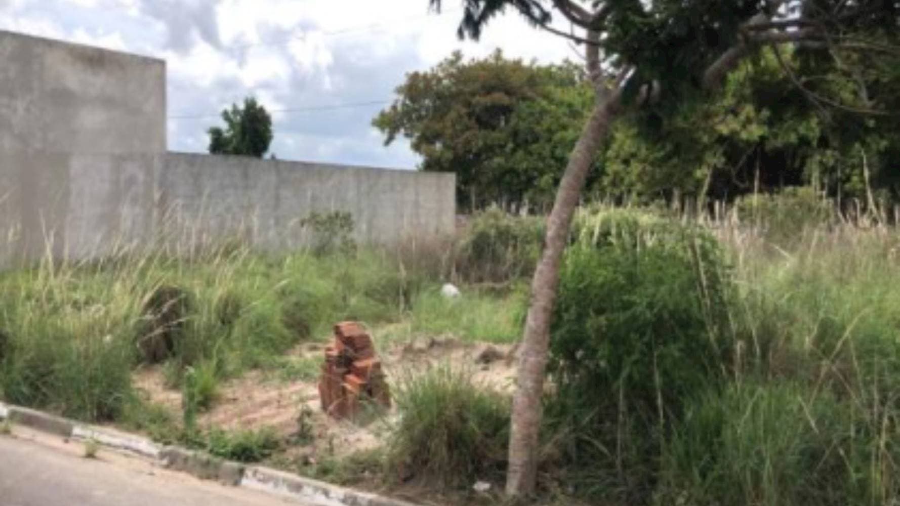 Foto 1 de 4: Terreno em leilão em Feira de Santana - BA — Terreno no Loteamento Vivari Feira de Santana - Registro - Feira de Santana/BA