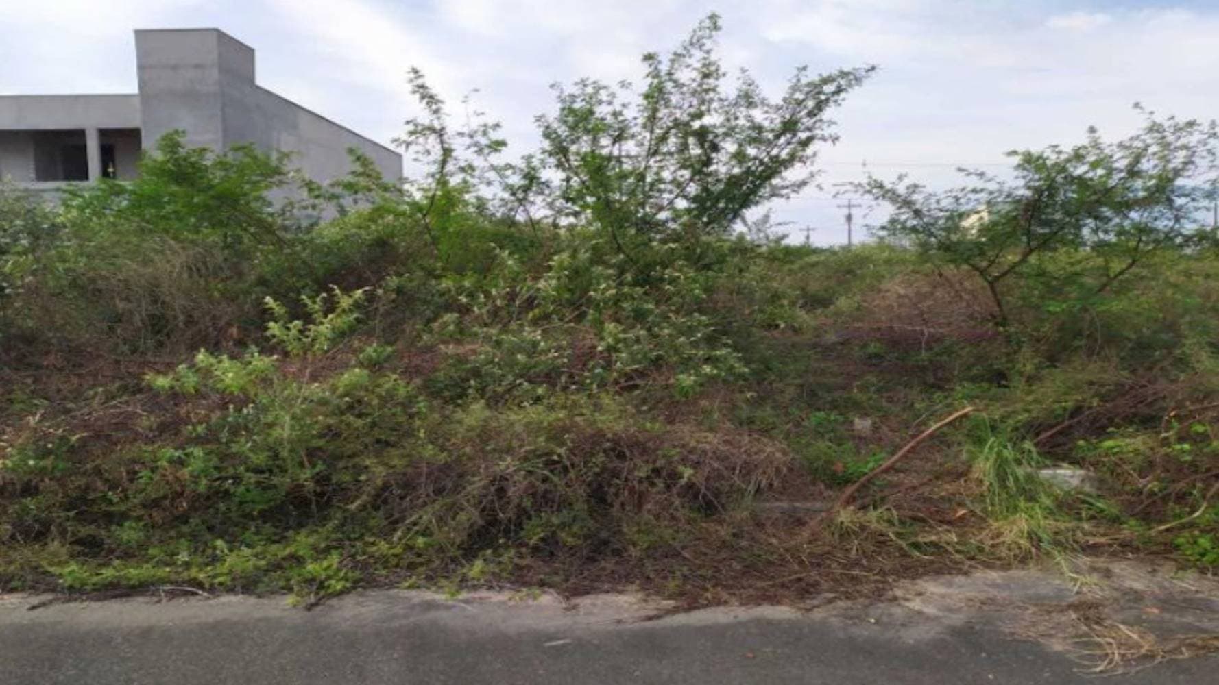 Foto 1 de 7: Terreno em leilão em Feira de Santana - BA — Terreno no Loteamento Vivari Feira de Santana - Registro - Feira de Santana/BA