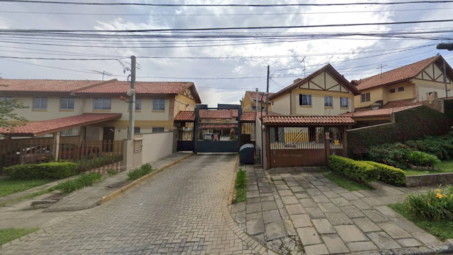 Foto 2 de 4: Casa em leilão em Curitiba - PR — Casa em Uberaba - Curitiba/PR
