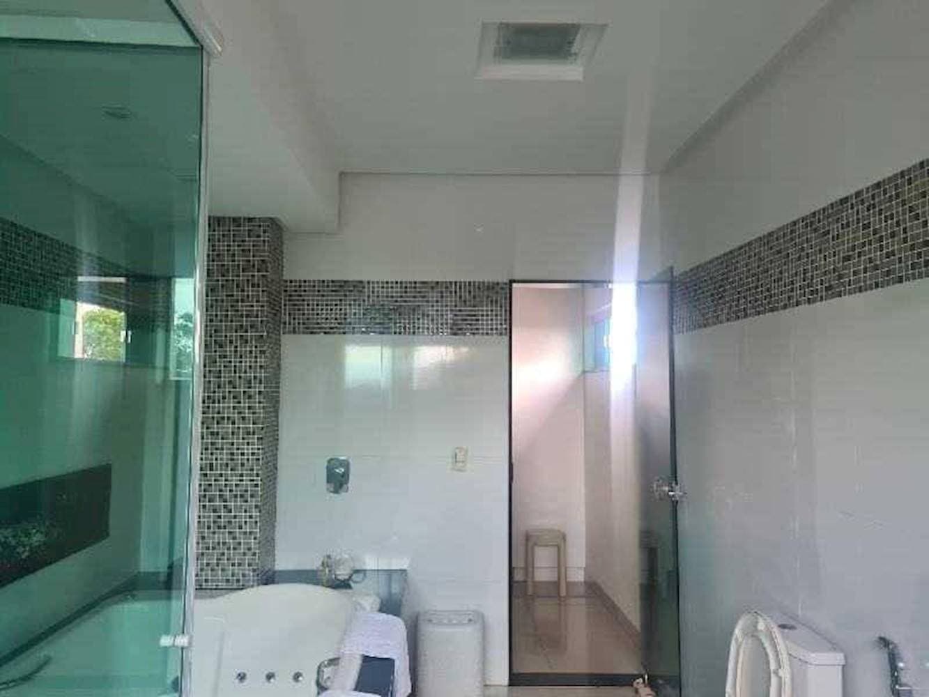 Foto 17 de 60: Casa em leilão em Goiânia - GO — Casa no Condomínio Do Lago I - Goiânia/GO