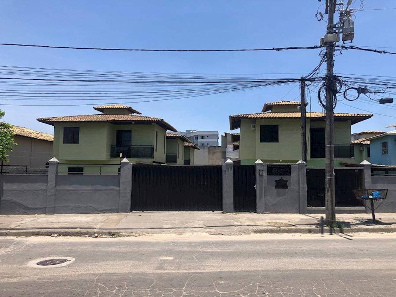 Foto 1 de 15: Casa em leilão em Rio das Ostras - RJ — Casa em Condomínio no Village Rio Das Ostras - Rio Das Ostras/RJ