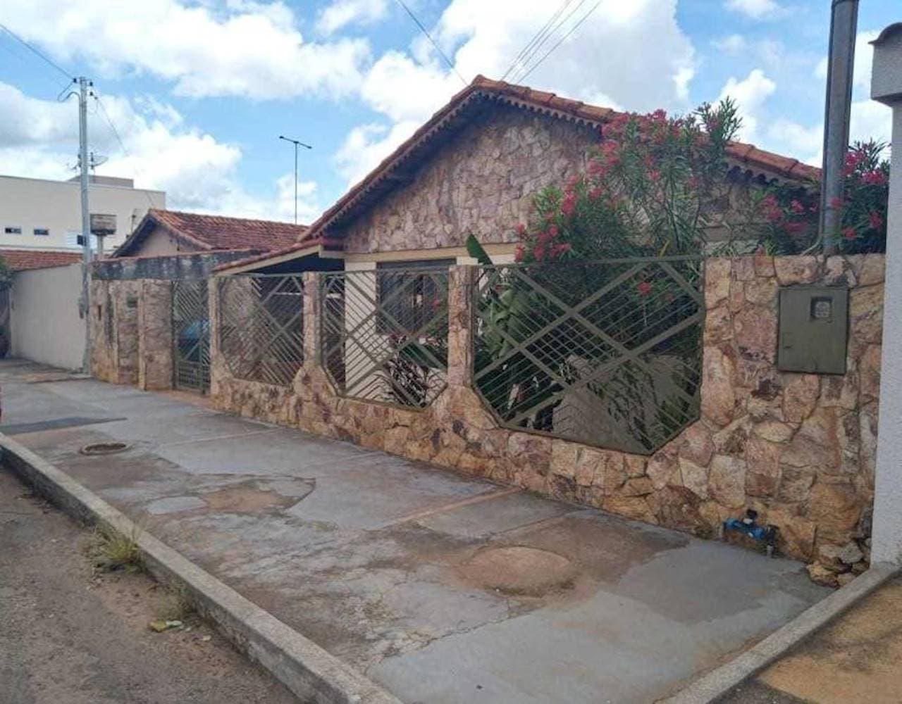 Foto 1 de 15: Casa em leilão em Morrinhos - GO — Casa no Setor Cristo Redentor em Morrinhos/GO