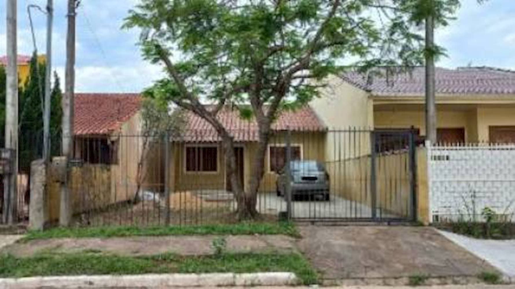 Foto 1 de 11: Casa em leilão em Canoas - RS — Casa em Harmonia - Canoas/RS
