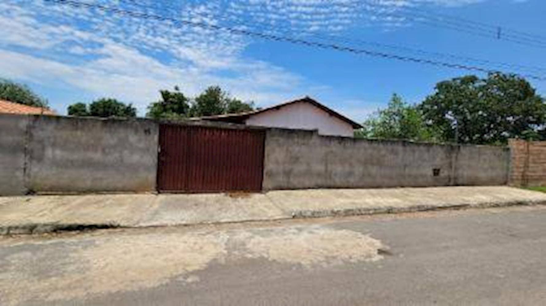 Foto 1 de 17: Casa em leilão em Urucuia - MG — Casa no Centro - Urucuia/MG